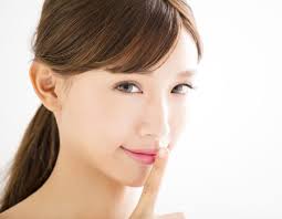 Menggunakan lipstik yang kadaluarsa juga menjadi salah satu penyebab bibir hitam. 11 Penyebab Bibir Kering Dan Hitam Serta Cara Mengatasinya Updated 2021 Bukareview