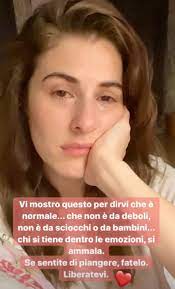 2014 marked a turning point in her career, since after having published some funny songs online, she became one of the most popular characters on the web. Diana Del Bufalo Gia In Crisi Col Nuovo Fidanzato Piange E Va A Dormire Senza Di Lui Gossip It