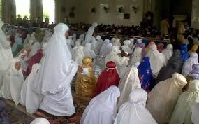 Maka hukum sholat jumat bagi wanita adalah mubah. Inilah Aturan Yang Tepat Shalat Zuhur Bagi Wanita Di Hari Jumat Penjelasan Buya Yahya Warta Kota