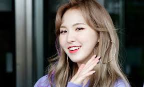 If they at least put marking tape on the speicified areas, she wouldn't have fallen. Red Velvet S Wendy Makes A Comeback At Variety Shows Somag News