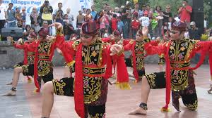 Tari kandagan merupakan tarian yang dibawakan oleh penari putri. Tari Cakalele Rachna Sandika