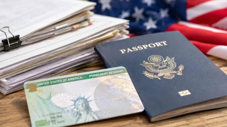 US Green Card: भारतीयों के लिए बढ़ा संकट, EB-1 में भारी मांग से वीजा खत्म होने की चेतावनी | KhabarFast