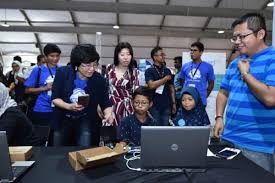 From a quiz competition organise by nst in pwtc durng pc fair 2004( i guess you also bought the simialr technology wireless mouse in similar period or if you could have bought it in this 1,2 years, it could be the dam old dead and left over stocks in some shops). Malaysia Pc Fair 2017