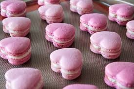 Valentine S Heart Macarons Liv For Cake Here is a lil sneak at the fun macaons i made for my sweetheart and for my guest post over at best friends for frosting *.