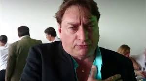 Luiz Schettini Kankan o Nê manda mensagem para Laura Steinhauser