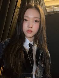 Haerin a cat with...