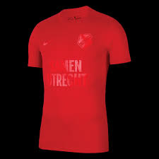 Fc twente ontstond op 1 juli 1965 door een fusie van sportclub enschede uit de eredivisie en de enschedese boys uit de eerste divisie.gesprekken over een mogelijke fusie dateerden echter al van tien jaar eerder, toen stadion het diekman werd gebouwd en de gemeente enschede een vaste bespeler van het nieuwe stadion zocht. Buy Fc Utrecht Uitshirt 2021 Cheap Online