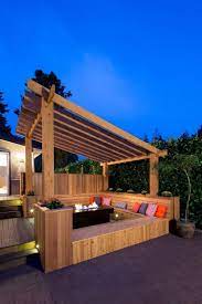 Pergola Adossee En Bois Massif Avec Banquette Integree Foyer Exterieur Et Sol En Teck Massif Pergola Bois Terrasse Bois Pergola