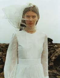 Rosa clara überzeugt mit einem ausdrucksstarken, modernen, minimalistischen und vor allem eleganten stil. Erdem Zeigt 6 Unglaublich Romantische Hochzeitskleider Fur Die Moderne Braut Vogue Germany