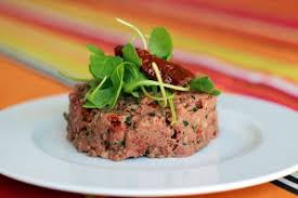Tartare De Boeuf Aux Tomates Sechees Au Thermomix Yummix Recette Tartare De Boeuf Alimentation Cuisson Des Aliments