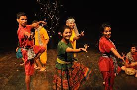 A detailed country map shows the extent of the coronavirus outbreak, with tables of the number of cases by state and district. Kyun Kyun Ladki This Indian Play Had A Special Connect With Its Young Audience