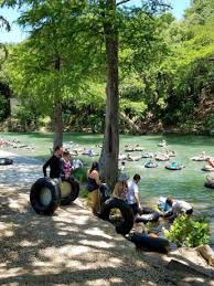 Where does the guadalupe river start and end. Guadalupe River In New Braunfels