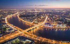 Этот типовой разводной мост, спроектированный инженерами б. Kantemirovskij Most V Sankt Peterburge