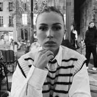 Laurie Diaz's Instagram, Twitter & Facebook