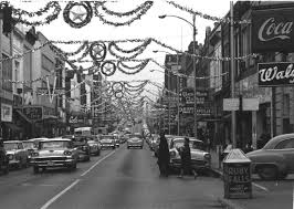 All Decorated Up For Christmas In Johnson City In The 50 S Love Those Cars Old Johnson City Tennessee Johnson City Buffalo City