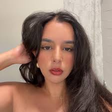 Decorating a room with an octagonal shape and void space