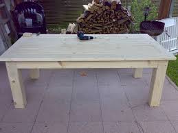 Terassentisch Aus Massiver Fichte Bauanleitung Zum Selberbauen 1 2 Do Com Deine Heimwerker Commun Terassentisch Terrassen Tische Gartentisch Selber Bauen