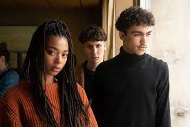 After making a deal with a supernatural figure, two high schoolers emerge with extraordinary powers and join forces to solve a murder. Mortel Season 2 Release Date Cast Netflix New Season Cancelled