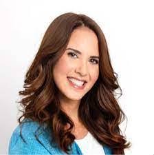 Annie Hecht's Instagram, Twitter & Facebook