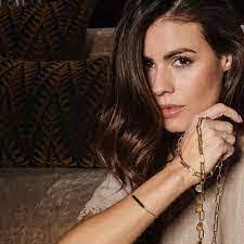 Karin Kins's Instagram, Twitter & Facebook