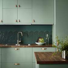 Bac de rangement vert fixe au mur pour mettre pyjama de marque ikea. Page Finitions Cuisine Voxtorp Blanc Mat Renovation Cuisine Cuisine Rustique Cuisine Moderne