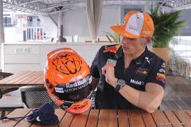 Those colours remain for 2018, but the front of the helmet is now predominantly blue. Max Verstappen Reveals His Orange Spa 2018 Helmet Verstappen Com