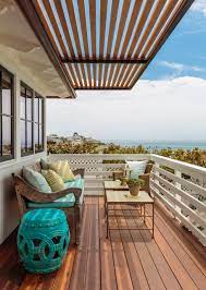 The exterior of this modern home design is contemporary and sleek. 7 Super Stylish Ways To Shade Your Balcony
