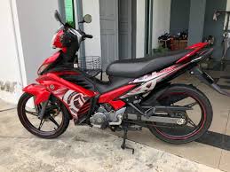 Bende çok inceledim 135lc 4 vites 5 vites olan yeni modeller jüpiter mx olarak geçiyor 150cc 5 vites yunanistanda var büyük paralar harcayıp modifiye ediyorlar. Yamaha Lc 135 V2 Motorbikes On Carousell
