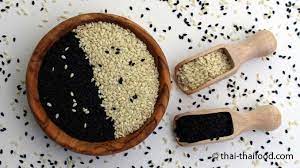 Geschälter sesam ist cremefarben und fühlt sich leicht ölig an. Weisser Sesam Schwarzer Sesam Nga à¸à¸² Thai Thaifood De