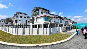 The government has registered 253 abandoned private housing projects in peninsular malaysia since 2009, involving 64,290 residential units. 281 Private Housing Projects Abandoned Since 2009