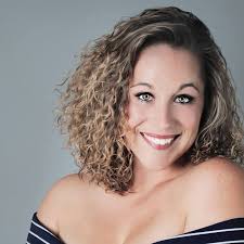 Amber Kelsey's Instagram, Twitter & Facebook