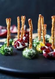 17 Smakelijke Hapjes Die Perfect Zijn Om Je Kerstfeestje Op Gang Te Trekken Hapjes Lekker Eten Eten En Drinken