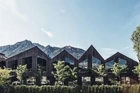 Birch meadows lodge bed and breakfast is located just 7 minutes south of fernie, surrounded by the canadian rockies featuring four beautiful log chalets. Bayern Pretty Hotels