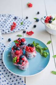 Rouleaux De Printemps Aux Fruits Et Sauce Chocolat Blanc Aime Mange Recette Alimentation Rouleau De Printemps Recette De Petit Dejeuner