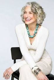 Women with curls are ruling for a lifetime now and older women aren't lagging behind as well. Pin On Ingles Receitas E Significado Etc