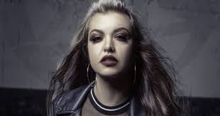 Vicky Psarakis (The Agonist) disponibiliza cover de clássico dos Queen