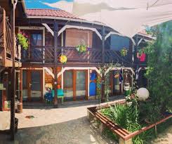 The name of bazart comes from the artists variety shop. Bazart Hostel In Romania