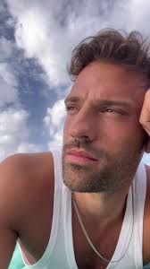 Είναι που ακόμα σ’ αγαπώ