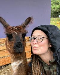 Happy 39 years of life to the most loving, hardworking and caring  women/mother I know ! Hope you have an amazing day today 🙇‍♂️🥰