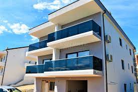 Zur veräußerung kommt ein ehemaliger landwirtschaftlicher betrieb in der nähe der stadt stockach. Wohnung Crikvenica 67m2 2 Stock Wohnung Flache 67m2