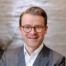 Adrian Nolte auf LinkedIn: #it #personal #servicekatalog #peopleandculture  #ovb #sdase #itroadmap…