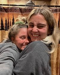 Heidi Leasure's Instagram, Twitter & Facebook