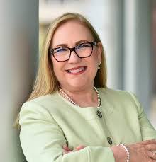 Laura Fennimore's Instagram, Twitter & Facebook