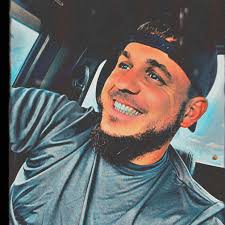 Does anyone in the tri county area do custom concrete staining?