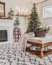 40 Cozy And Wonderful Rustic Farmhouse Christmas Decorating Ideas Farmhouse Christmas Decor Christmas Decorations Living Room Christmas Room