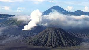 Jakarta, indonesia (ap) — mount semeru, the highest volcano on indonesia's most densely populated island of java, spewed hot clouds as far away as 4.5 kilometers (nearly 3 miles) on saturday. Bromo Tengger Semeru National Park Indonesia In 4k Ultra Hd Youtube