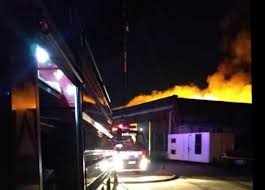 El hecho tuvo lugar este sábado alrededor de las 16, y afectó a las instalaciones de la. Voraz Incendio En Un Deposito De Mercaderias De Quilmes Oeste