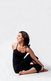 How To Do Ardha Matsyendrasana Half Spinal Twist Pose Benefits Yoga Pilates Workout Beautiful Yoga Poses