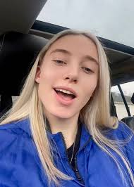 fledglings being fed 🥰 barn swallows???