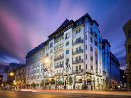 Op de rechteroever kronkelen de bochtige straatjes van het stadsdeel boeda langs historische pracht en praal omhoog de burchtheuvel op. Novotel Budapest Centrum Hongarije Boedapest Booking Com